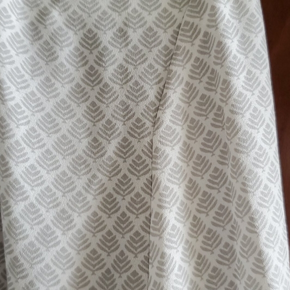 Loft XL button up blouse gray and white print - Picture 3 of 4